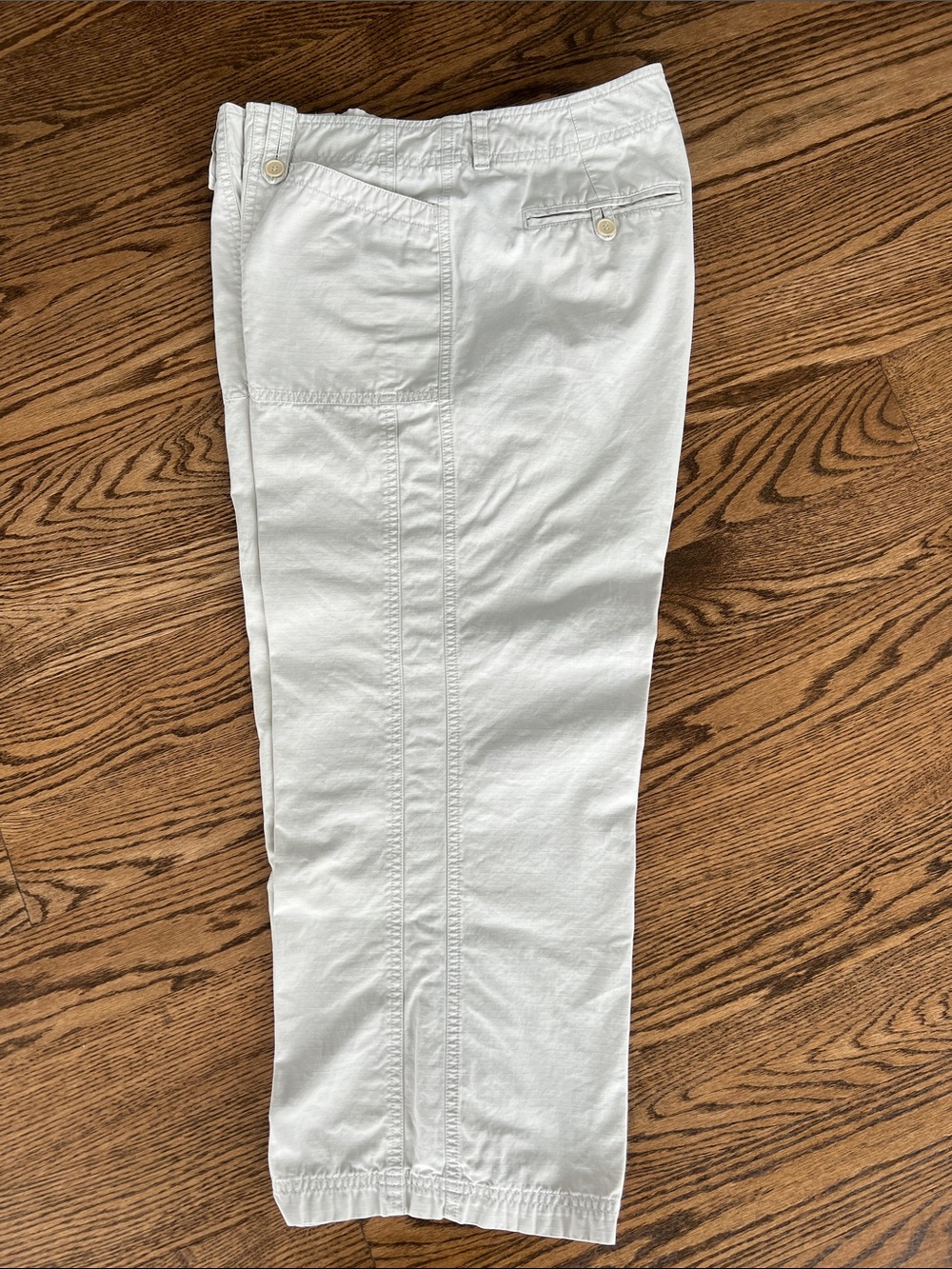 Jones New York Creme Capri Pants with Buttoned Back Pockets